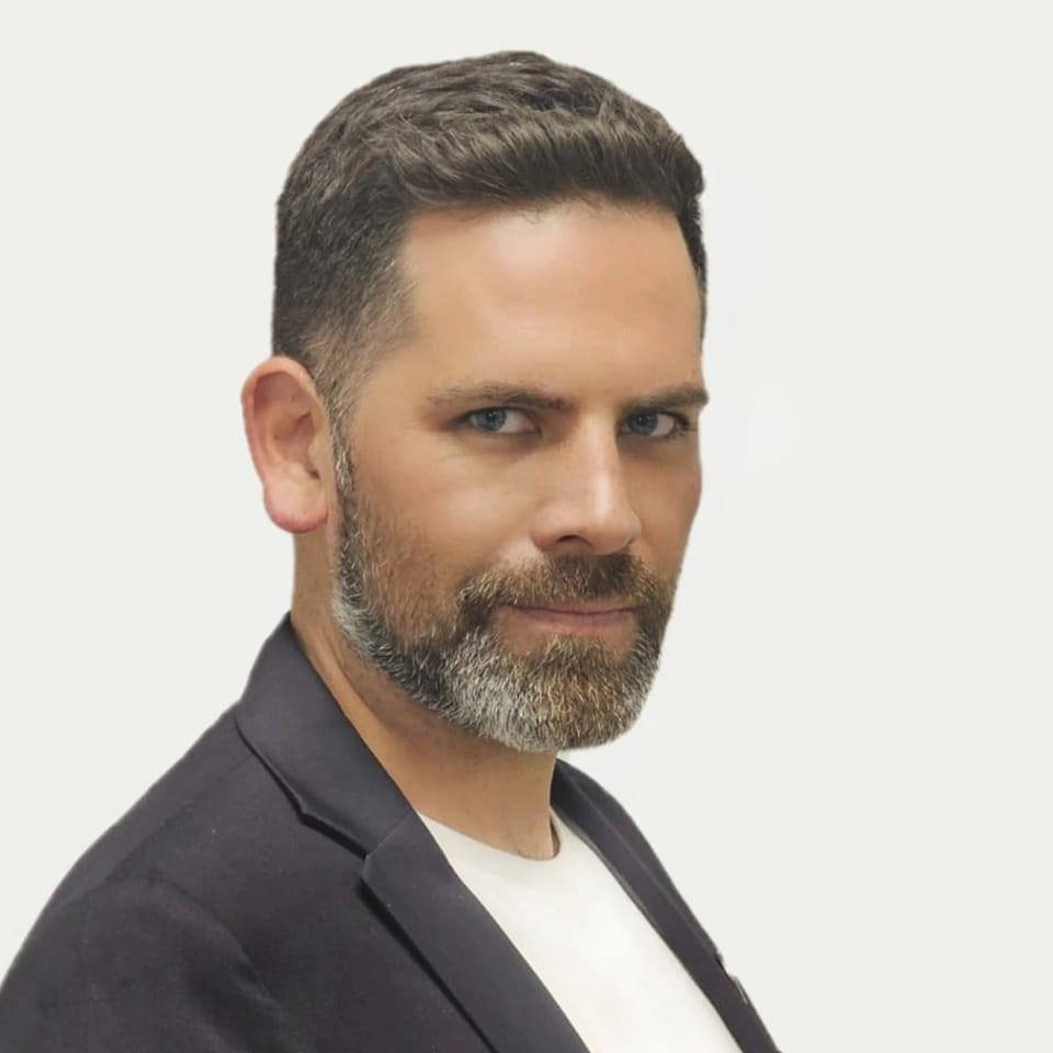 Salvador Flores