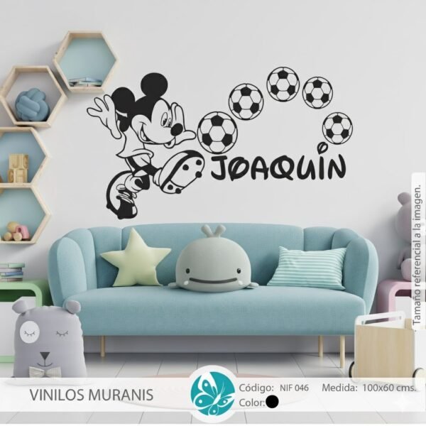 Vinilo Mickey Futbolista con Nombre Personalizado | Vinilos Muranis Chile